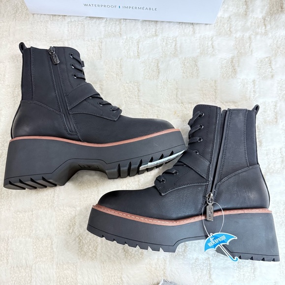 Aqua College Lace-Up Combat Boots Size 7.5 waterproof New - Picture 7 of 11